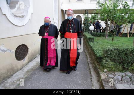 Pagani, Italien. 1. August 2021: Der Vatikanische Staatssekretär, Kardinal Pietro Parolin, besuchte das Grab des heiligen Alfonso Maria dei Liguori, Kirchenlehrers, dessen Überreste in der gleichnamigen Päpstlichen Basilika aufbewahrt werden. Quelle: Pacific Press Media Production Corp./Alamy Live News Stockfoto