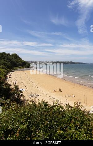 Wales Beach UK; Benllech Beach, neben Red Wharf Bay, Anglesey, an einem sonnigen Sommertag, Anglesey, Wales UK Stockfoto