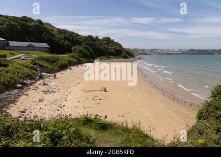 Anglesey Beach Wales; Benllech Beach, neben Red Wharf Bay, Anglesey, an einem sonnigen Sommertag, Anglesey, Wales, Großbritannien Stockfoto