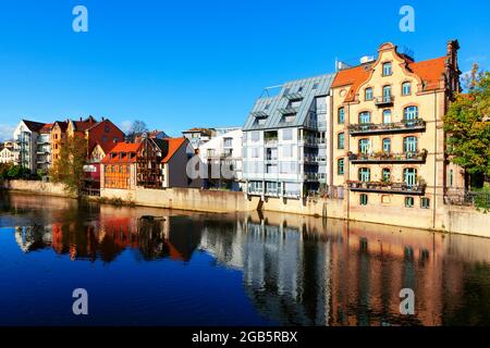 Wohnhäuser am Flussufer gelegen. Nürnberger Wohnviertel und Pegnitz Stockfoto