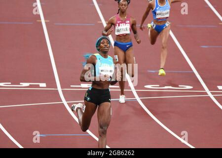 Shaunae Miller-Uibo (BAH) tritt während der Olympischen Spiele Tokyo 2020, Leichtathletik, am 2. August 2021 im Olympiastadion in Tokio, Japan, im 200-m-Halbfinale der Frauen an - Foto Yoann Cambefort / Marti Media / DPPI Stockfoto