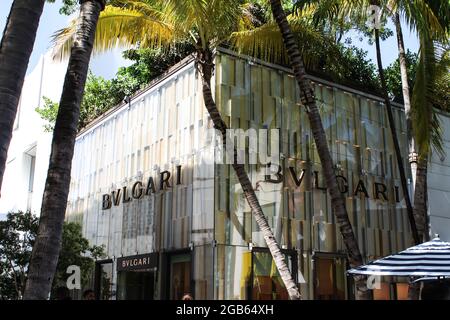 Fassade des BVLGARI-Geschäfts außerhalb des Miami Design District in Miami, Florida. Luxuriöses Einkaufszentrum und Geschäft. Stockfoto