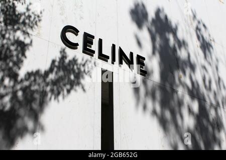 Fassade des Celine Stores außerhalb des Miami Design District in Miami, Florida. Luxuriöses Einkaufszentrum und Geschäft. Stockfoto