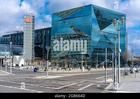 Das Innovative Bürogebäude The Cube Am Berliner Hauptbahnhof Stockfoto
