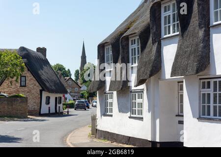 Strohgedeckte Cottages, St Ives Road, Houghton, Houghton & Wyton, Cambridgeshire, England, Vereinigtes Königreich Stockfoto