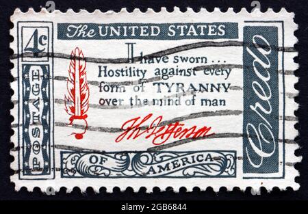 VEREINIGTE STAATEN von AMERIKA - UM 1960: Eine in den USA gedruckte Briefmarke zeigt ein Zitat von Thomas Jefferson, ideal, auf dem Amerika gegründet wurde, um 1960 Stockfoto