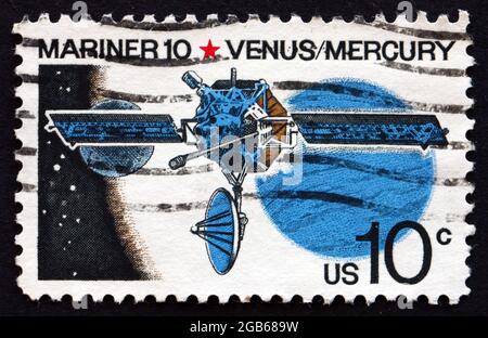 VEREINIGTE STAATEN von AMERIKA - UM 1975: Eine in den USA gedruckte Marke zeigt Mariner 10, Venus und Merkur, US Robotic Space Probe, um 1975 Stockfoto