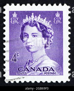 KANADA - UM 1953: Eine in Kanada gedruckte Briefmarke zeigt Königin Elizabeth II., Königin von England, um 1953 Stockfoto