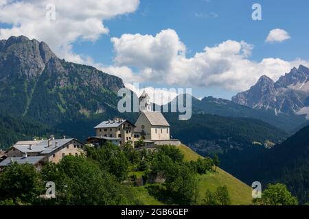 Die wunderschöne Landschaft am Colle Santa Lucia in den Belluneser Dolomiten Stockfoto