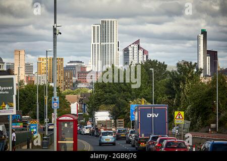 Skyline von Leeds von der A64 York Road Stockfoto