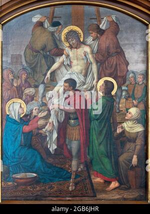 WIEN, AUSTIRA - 17. JUNI 2021: Das Gemälde der Kreuzabnahme als Teil der Kreuzbahnstationen in der Marienkirche Stockfoto