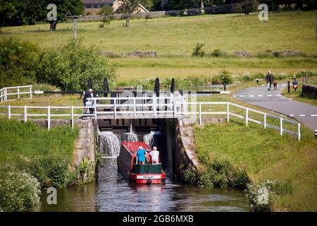 Barrowford Dorf Bürgergemeinde Pendle Bezirk von Lancashire, England. Barrowford schließt Leeds und Liverpool Canal T ab Stockfoto