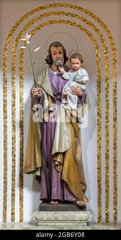 WIEN, AUSTIRA - 24. JUNI 2021: Die Statue des heiligen Josef in der Kalvarienbergkirche. Stockfoto