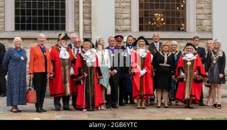 Brentwood, Großbritannien. August 2021. Brentwood Essex 2. August 2021 FEIERLICHER Vesper-Gottesdienst zur Einweihung der Bürgermeisterin Olivia Sanders von Brentwood in der römisch-katholischen Kathedrale St. Mary and St. Helen Brentwood, an dem neun Bürgermeister und Ratsvorsitzende sowie Mark Francois MP für Rayleigh und Wickford teilnahmen. Kredit: Ian Davidson/Alamy Live Nachrichten Stockfoto