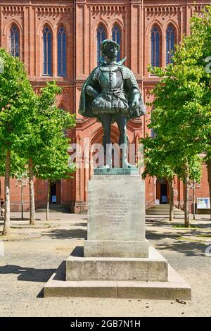 Wiesbaden, Deutschland - Juli 2020: Skulptur von Wilhelm dem Schweigenden, Graf von Nassau vor der Marktkirche Stockfoto