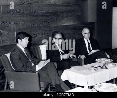 Tokio, Japan. Juni 1972. Dr. HENRY KISSINGER, Mitte, in Tokio während der Gespräche mit der Sozialistischen Partei Japans gesehen. Kredit: Keystone Presseagentur/ZUMA Wire/Alamy Live Nachrichten Stockfoto