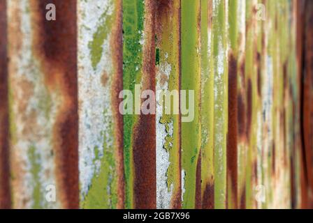 Verrostete Wellblech-Abstellgleis Stockfoto