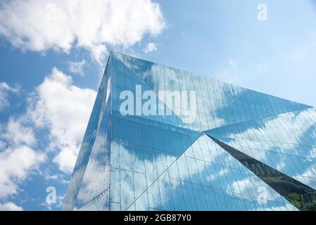 Berühmtes Cube-Gebäude am Hauptbahnhof in Berlin, Deutschland Stockfoto