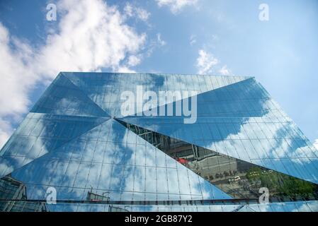 Berühmtes Cube-Gebäude am Hauptbahnhof in Berlin, Deutschland Stockfoto