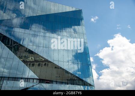 Berühmtes Cube-Gebäude am Hauptbahnhof in Berlin, Deutschland Stockfoto