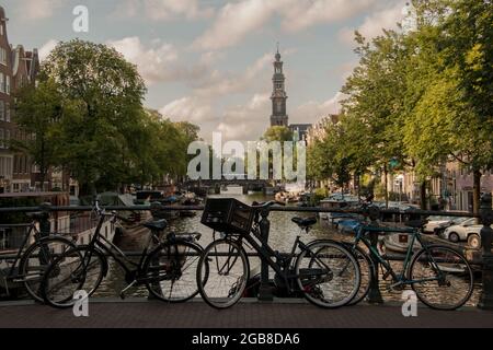 Sichtbare Marke – das Bild enthält sichtbare Markennamen oder Logos. Stockfoto