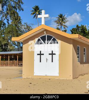 Fischerkapelle am Strand. Anasco, Puerto Rico. Stockfoto