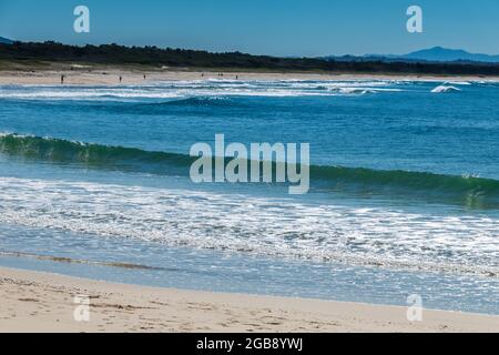 Tagesansicht des Nine Mile Beach in Tuncrys an der Barrington Coast, NSW, Australien. Stockfoto