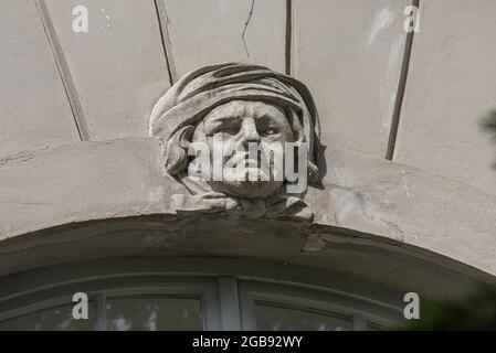 Skulptur über dem Fenster der Residenz, Ansbach, Mittelfranken, Bayern, Deutschland Stockfoto