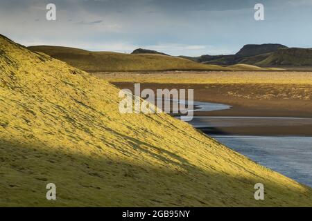 Moosige Hügel, Skafta-Fluss, isländisches Hochland, Island Stockfoto