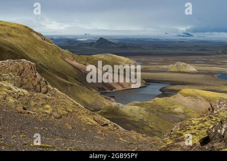 Blick vom Sveinstandur Berg, moosige Hügel, Berge, Skafta Fluss, Laki, Vatnajoekull, isländisches Hochland, Island Stockfoto