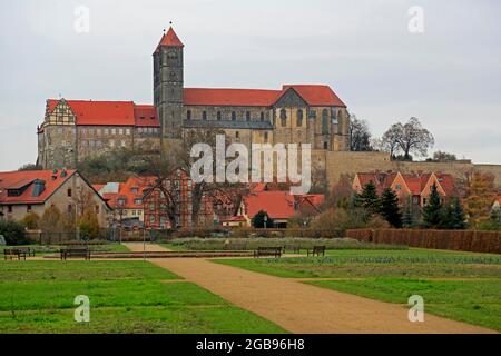 Schlossberg mit Stiftskirche St. Servatius, Quedlinburg, Harz, Sachsen-Anhalt, Deutschland Stockfoto