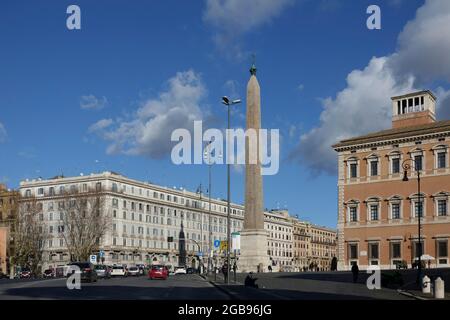 Piazza San Giovanni in Laterano Lateranplatz mit ägyptischem Obelisk vom Circo Massimo Circus Maximus und Lateranpalast auf der rechten Seite, Rom, Latium Stockfoto