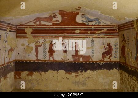 Tomba dei Giocolieri Grab der Jongleure oder Grab der Jongleure mit Fresken aus dem 6. Jahrhundert v. Chr., etruskische Nekropole Monterozzi, Tarquinia Stockfoto