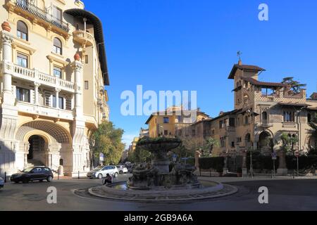 Piazza Mincio Mincio Platz im Quartiere Coppede, Coppede Viertel im Jugendstil, erbaut vom Architekten Gino Coppede zwischen 1913 und 1927 Stockfoto