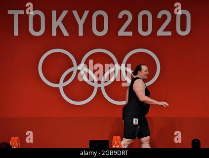 Tokio, Japan. August 2021. Die Neuseeländerin Laurel Hubbard tritt am Montag, den 2. August 2021, beim Tokyo International Forum in Tokio, Japan, beim 87 kg schweren Gewichtheben der Frauen bei den Olympischen Spielen in Tokio an. Foto von Keizo Mori/UPI Credit: UPI/Alamy Live News Stockfoto