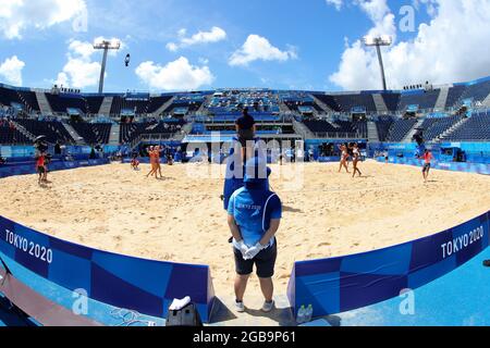 Tokio, Japan, 3. August 2021. Gesamtansicht beim Women's Beach Volleyball Viertelfinale zwischen Brasilien und der Schweiz am 11. Tag der Olympischen Spiele 2020 in Tokio. Quelle: Pete Dovgan/Speed Media/Alamy Live News Stockfoto