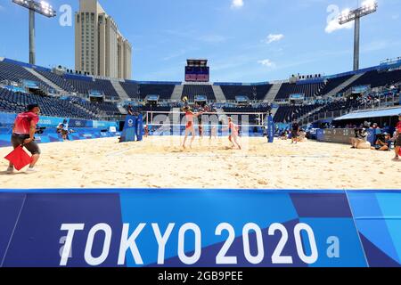 Tokio, Japan, 3. August 2021. Gesamtansicht beim Women's Beach Volleyball Viertelfinale zwischen Brasilien und der Schweiz am 11. Tag der Olympischen Spiele 2020 in Tokio. Quelle: Pete Dovgan/Speed Media/Alamy Live News Stockfoto