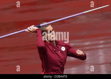 Tokio, Japan. August 2021. Die tschechische Athletin Nikola Ogrodnikova nimmt während der Olympischen Sommerspiele 2020 in Tokio am 3. August 2021 an der Qualifikation für den Speerwurf der Frauen Teil. Kredit: Martin Sidorjak/CTK Foto/Alamy Live Nachrichten Stockfoto