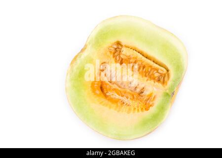 Kantalupe halbiert isoliert auf weißem Hintergrund Stockfoto