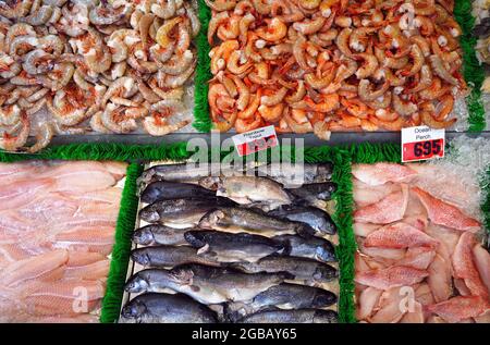 Frischer Fisch auf Eis auf einem Fischmarkt in Washington, DC Stockfoto