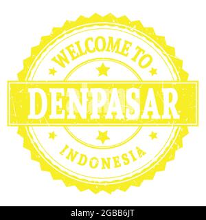 WILLKOMMEN IN DENPASAR - INDONESIEN, Wörter auf gelbem runden Zick-Zack-Stempel geschrieben Stockfoto
