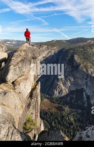 Blick am Glacier Point auf das Yosemite Valley, den Yosemite National Park, das UNESCO-Weltkulturerbe, Kalifornien, die Vereinigten Staaten von Amerika, Nordamerika Stockfoto