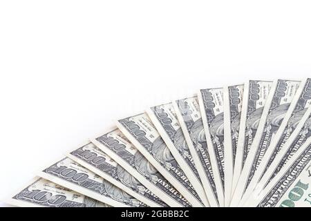 US-Dollar-Banknoten auf einem isolierten weißen Hintergrund Stockfoto