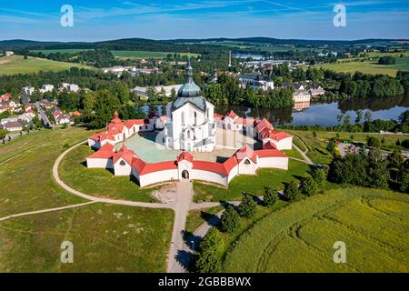 Luftaufnahme der Wallfahrtskirche des heiligen Johannes von Nepomuk, UNESCO-Weltkulturerbe, Zelena Hora, Tschechische Republik, Europa Stockfoto