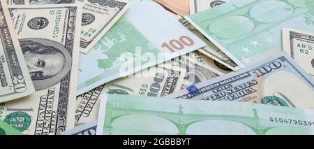 Panorama der Textur aus US- und Euro-Banknoten Stockfoto