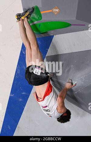 Tokio, Japan. August 2021. Der tschechische Bergsteiger Adam Ondra nimmt an der Boulder-Qualifikation während der Olympischen Sommerspiele 2020 in Tokio am 3. August 2021 Teil. Quelle: Ondrej Deml/CTK Photo/Alamy Live News Stockfoto