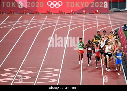 Der Belgier Robin Hendrix zeigte sich während der Vorläufe des 5000-m-Laufs der Männer beim Leichtathletik-Wettbewerb am 12. Tag der Olympischen Spiele 2020 in Tokio in Aktion Stockfoto