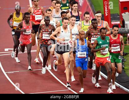 Der Belgier Robin Hendrix zeigte sich während der Vorläufe des 5000-m-Laufs der Männer beim Leichtathletik-Wettbewerb am 12. Tag der Olympischen Spiele 2020 in Tokio in Aktion Stockfoto