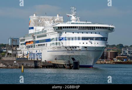 Plymouth, Devon, England, Großbritannien. 2021. Eine französische roro-Fähre über den Kreuzkanal auf ihrem Liegeplatz in Millbay Docks, Plymouth, Großbritannien. Stockfoto