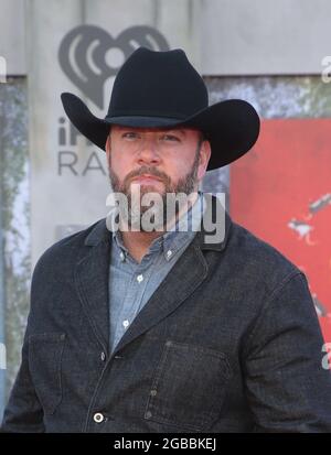 Los Angeles, Ca. August 2021. Chris Sullivan, bei Warner Bros. Premiere von „The Suicide Squad“ im Regency Village Theatre in Los Angeles, Kalifornien, am 2. August 2021. Quelle: Saye Sadou/Media Punch/Alamy Live News Stockfoto